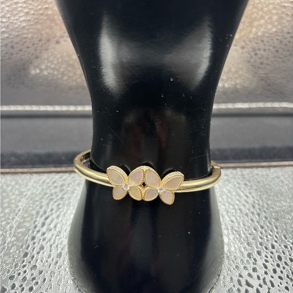 Jewelry - Elegant Gold and White Mother Of Pearl  Butterflies 🦋 Bangle